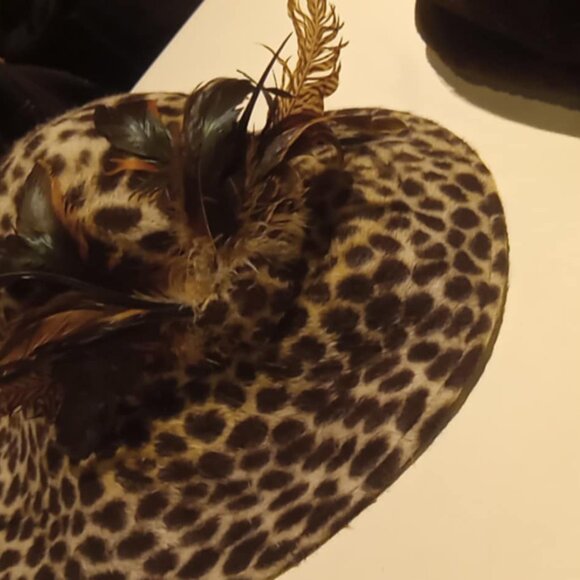 1970s Vintage Italian Luxury 100%Rabbit Felt Hat with Feathers! Luca Della Rocca - Picture 5 of 8